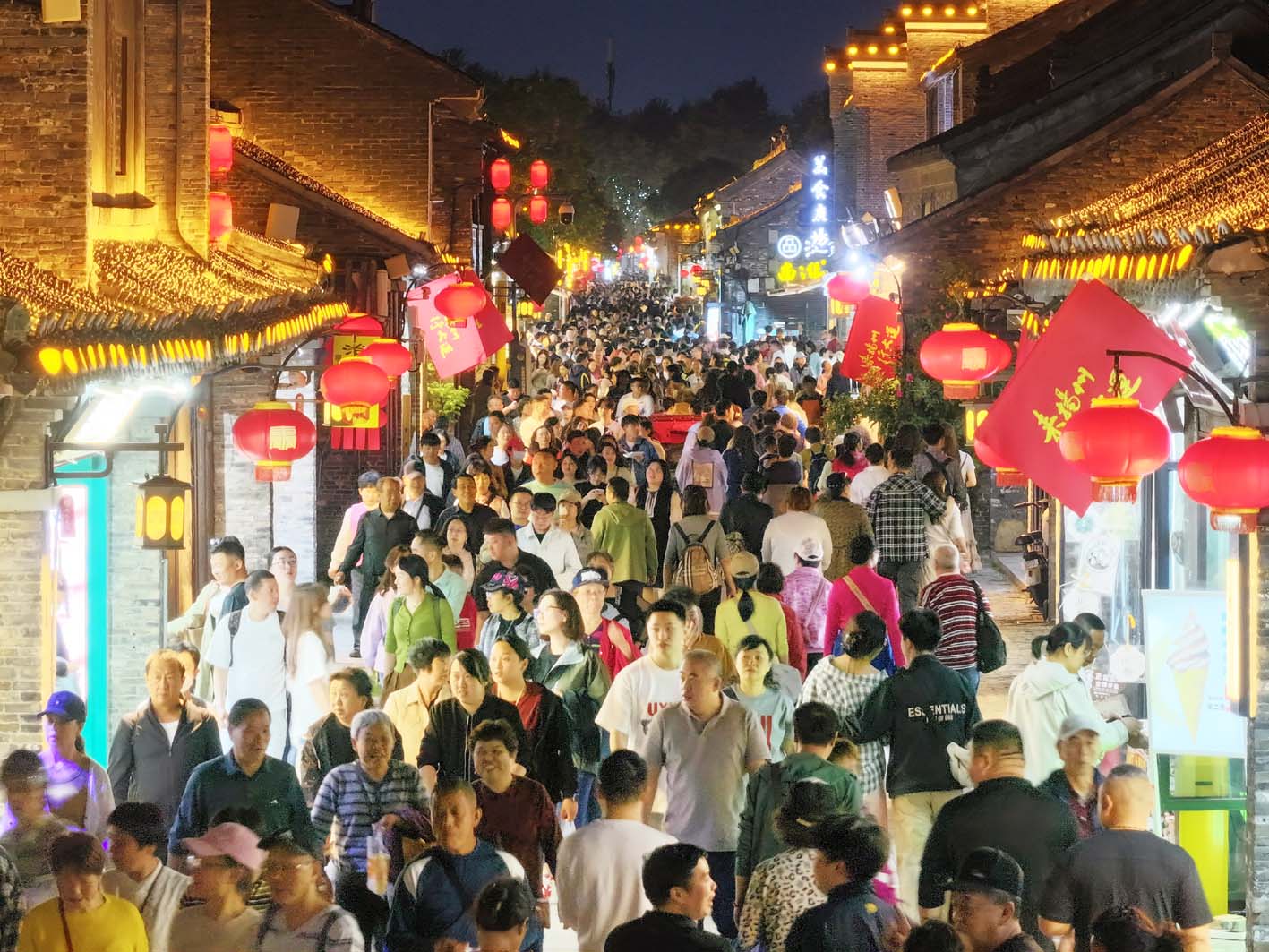 扬州古街“夜经济”升温 释放文旅消费潜力