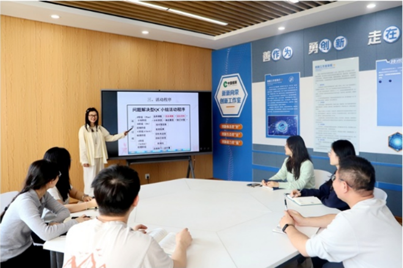 青年员工参加创新工作座谈与培训。苏州烟草供图