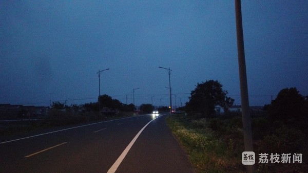 （部分路段路灯不亮影响通行）