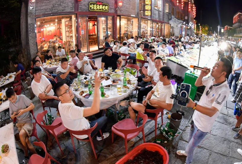 海州盐河巷街区夜市。海州区委宣传部供图