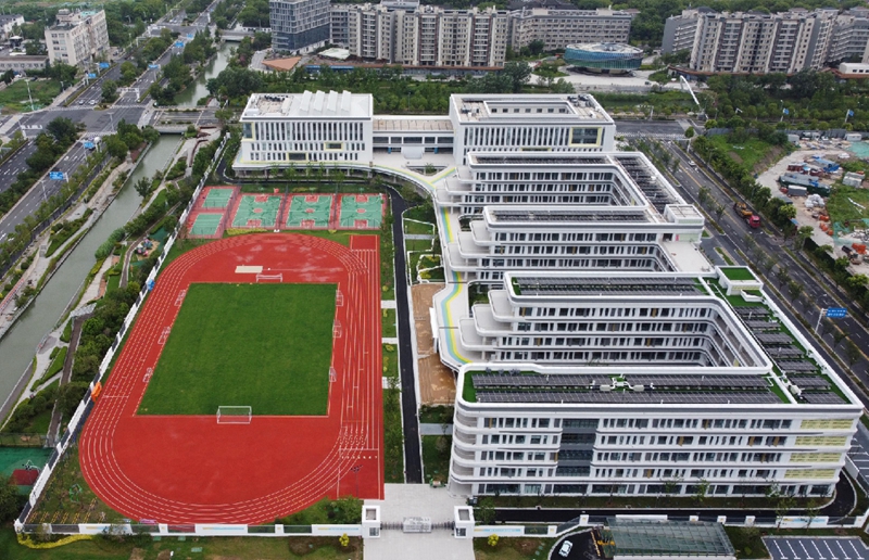 揚州市生態科技新城實驗中學。任靜攝