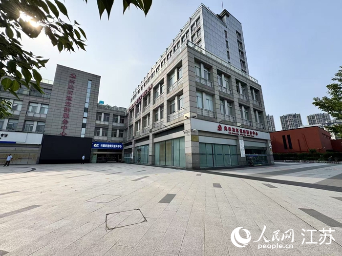 建鄴區奧體社區黨群服務中心外景。人民網記者 馬曉波攝