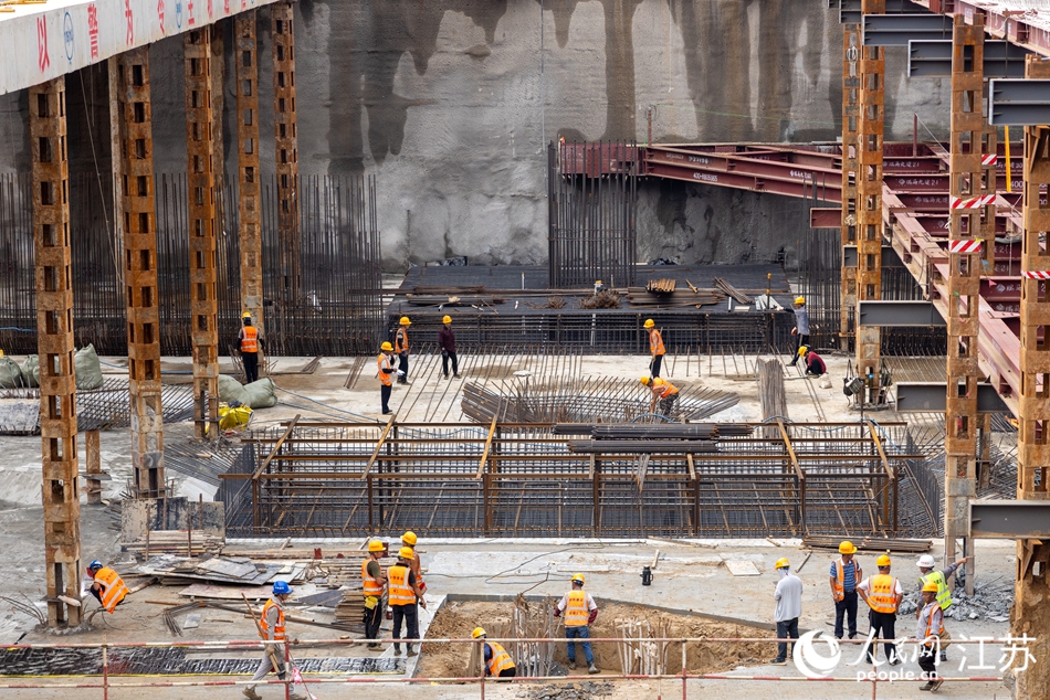 南京北站施工现场。人民网 徐晨曦摄