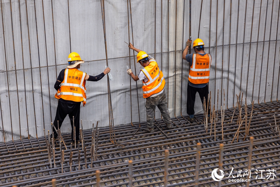 南京北站施工现场。人民网 徐晨曦摄