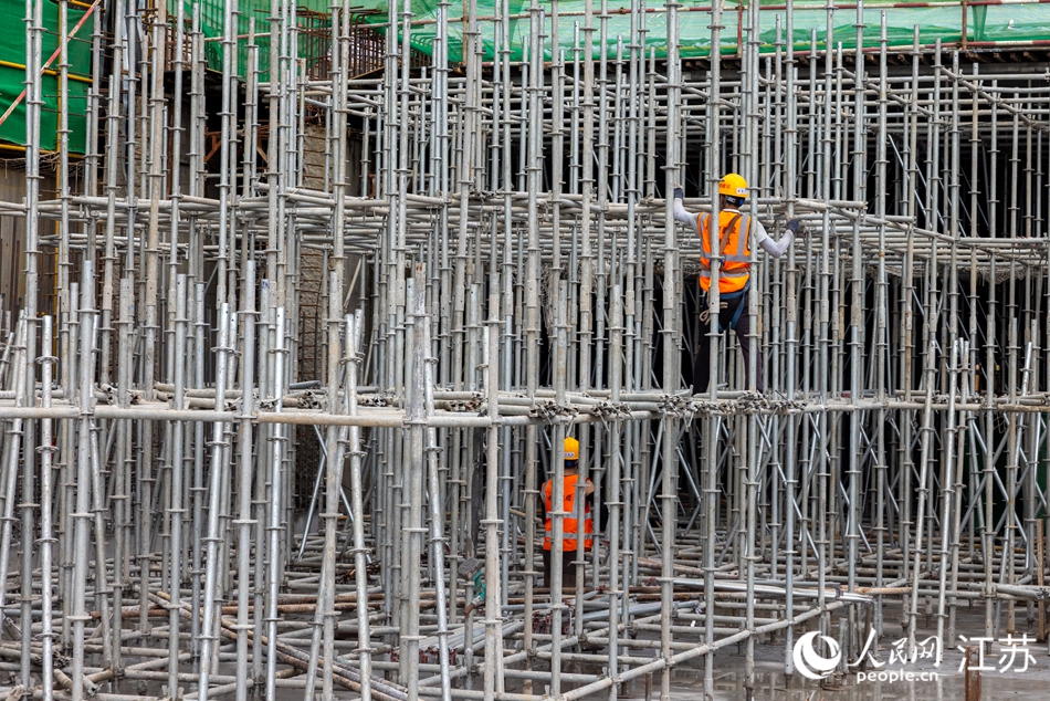 南京北站施工现场。人民网 徐晨曦摄