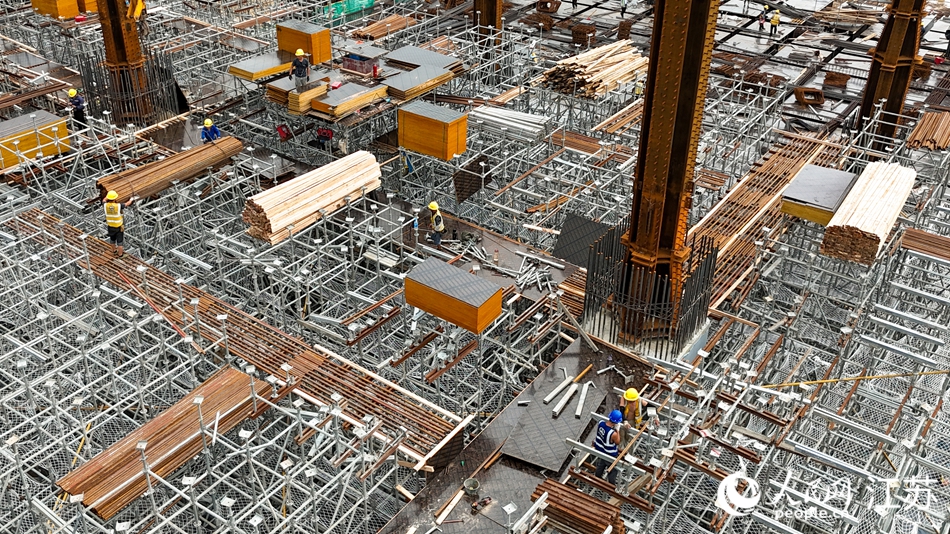 南京北站施工现场。人民网 徐晨曦摄