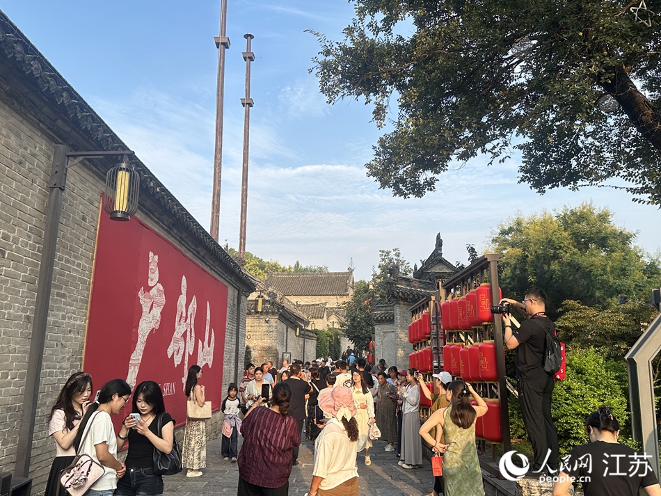 户部山古建筑群游客熙攘。人民网李欣阳摄
