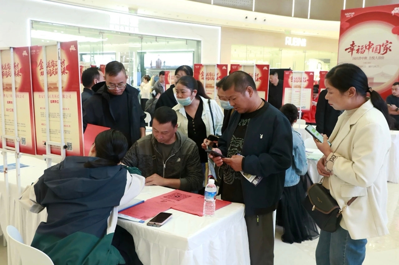 “庆国庆 迎中秋”专场招聘会现场。涟水县委宣传部供图