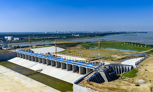 “十四五”以来，江苏成功应对了2021年“烟花”台风暴雨、2022年长江流域自1961年以来最严重的气象干旱及历史罕见的长江口咸潮入侵、2024年13轮强降雨和流域14次编号洪水，实现了“三个无”的水旱灾害防御目标。