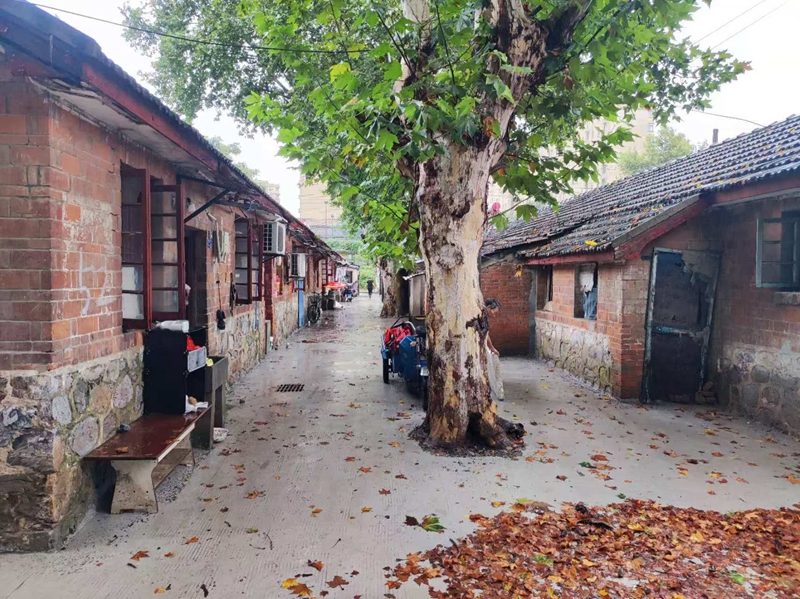 出新后的建设村。顶山街道供图