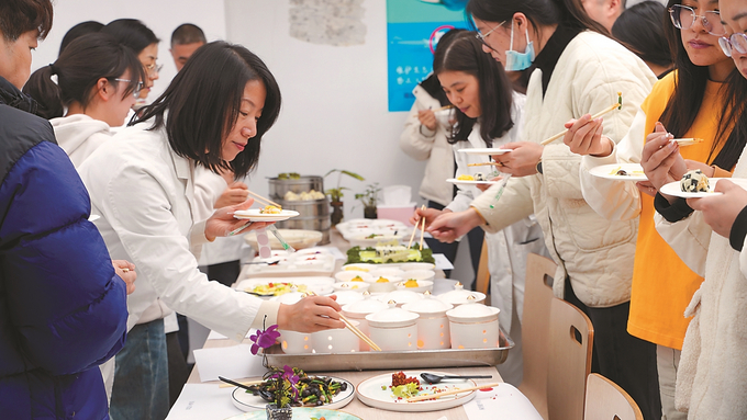 南京鼓楼医院后勤比武,食堂菜品“内测”。