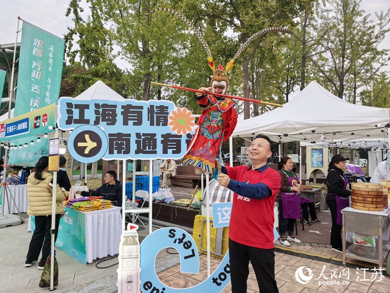 活动现场文艺表演。人民网记者 王继亮摄