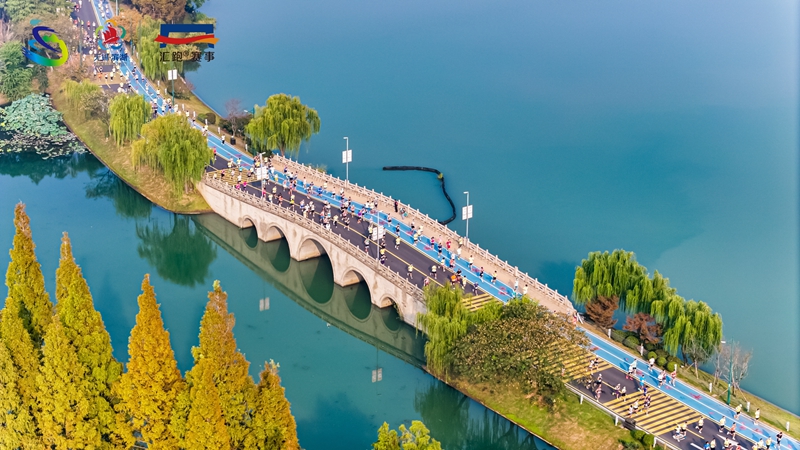 选手跑过景区。滨湖区委宣传部供图