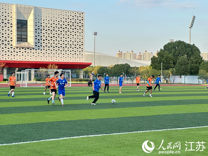 混编友谊赛现场。人民网 王纯摄