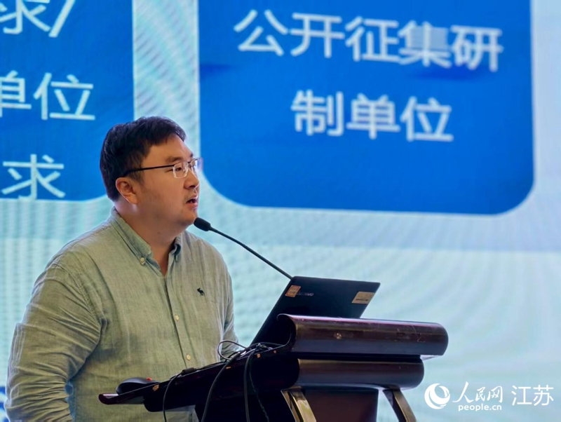 王晨在WG2数据治理标准工作组会上发言。人民网记者 马晓波摄