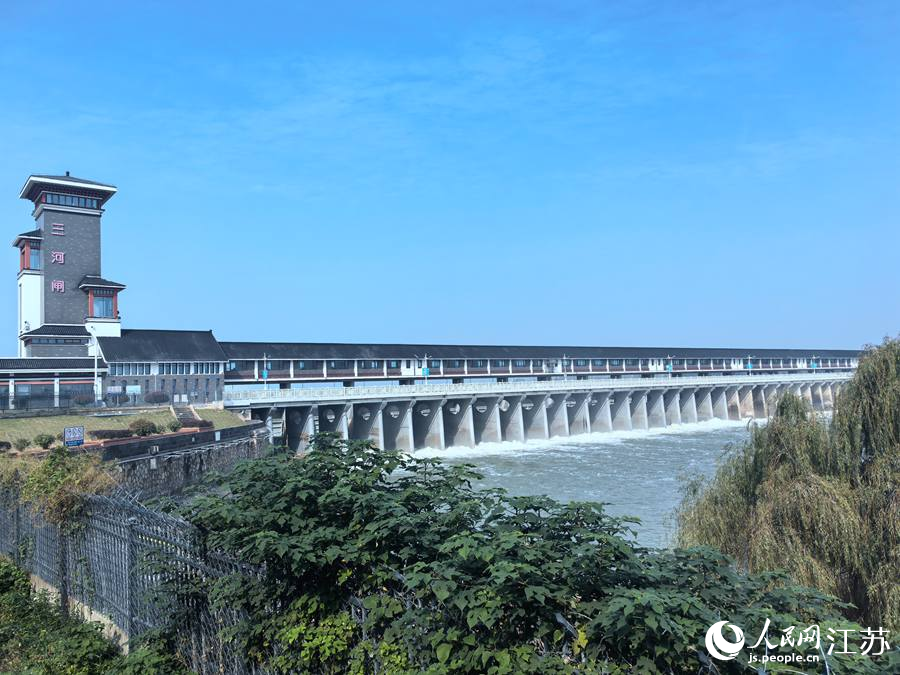 洪泽湖三河闸。人民网 崔小倩摄