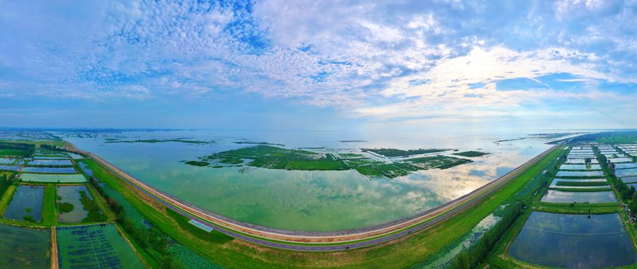 航拍洪泽湖旅游公路。淮安市交通运输局供图