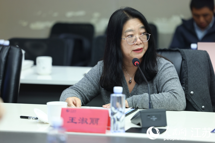 驯鹿生物股份有限公司财务经理王淑丽发言。人民网 李昱辰摄