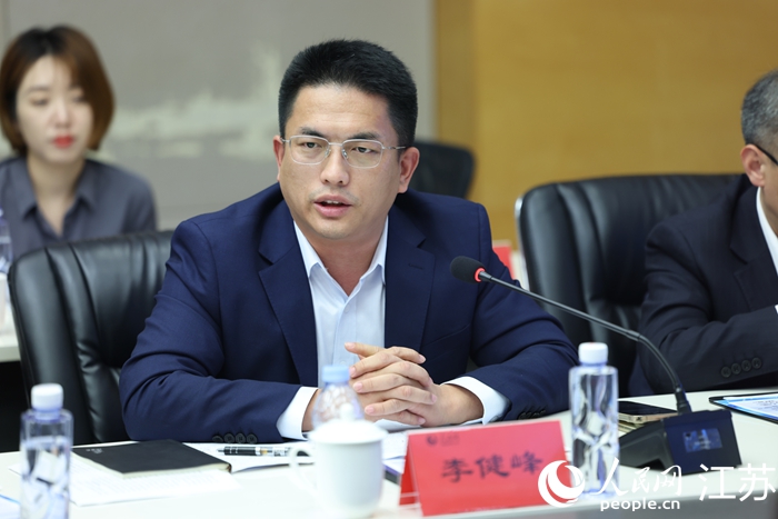 工商银行江苏省分行科技金融中心负责人李健峰发言。人民网 李昱辰摄