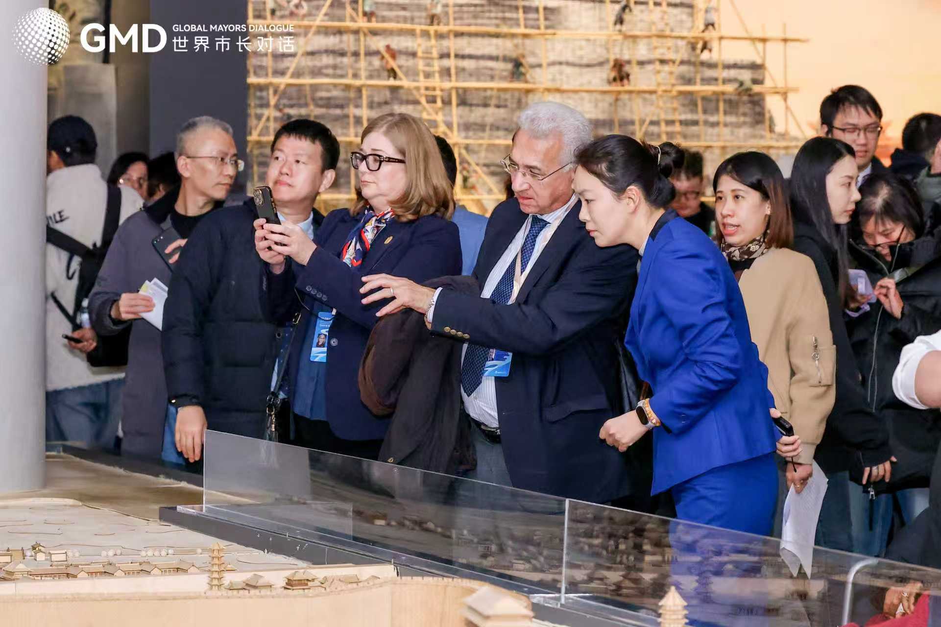 嘉宾参观南京城墙博物馆。主办方供图