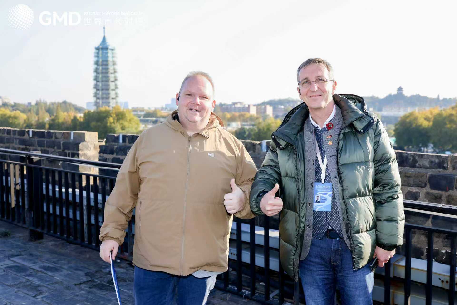 嘉宾参观中华门瓮城。主办方供图