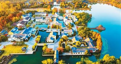 江苏省常熟市虞山尚湖旅游风景区风光旖旎。  袁新宇摄（人民图片）