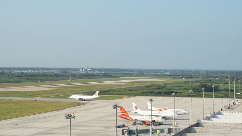 截至目前，涟水国际机场累计开通客运航线101条，开通全货机航线5条，货邮吞吐量约2万吨。淮安市委网信办供图