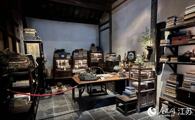 “耐庵书斋”仍保留古代书房陈设风格。人民网记者 张瀚天摄