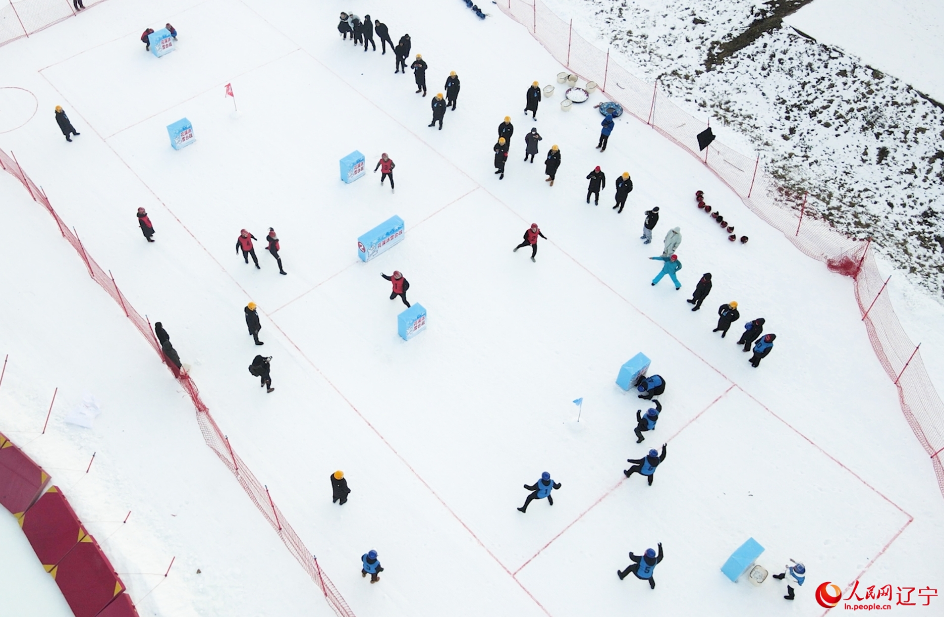 2024年，辽宁省职工冰雪运动会雪合战总决赛比赛现场。