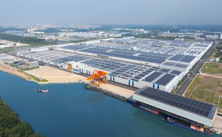 中天钢铁建成企业专属泊位。淮安市委网信办供图