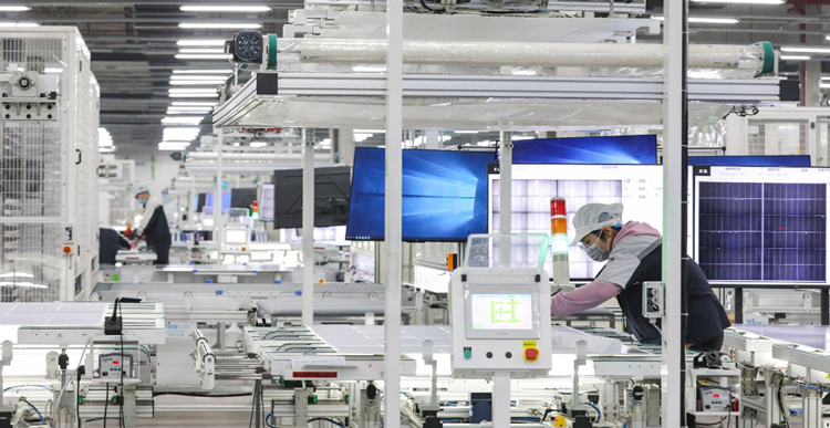 天合光能生产车间。淮安市委网信办供图