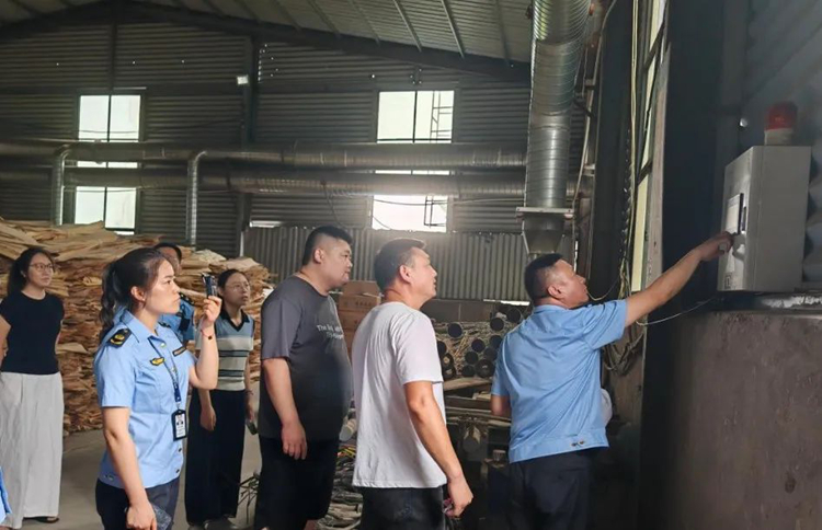 沭阳针对板材企业开展联合检查行动。汤玉娟摄