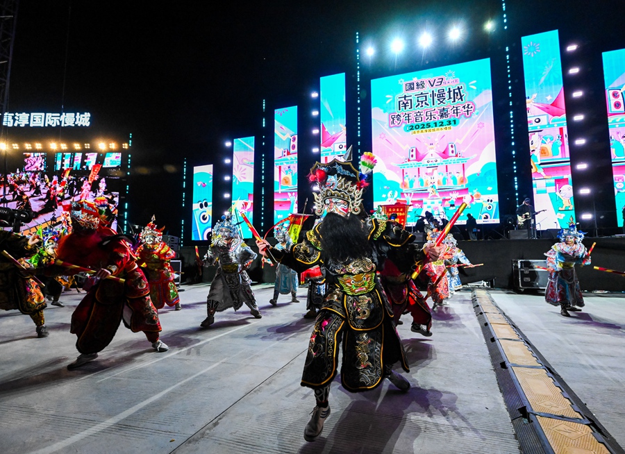 广东潮汕的“英歌舞”铿锵有力。刘列摄