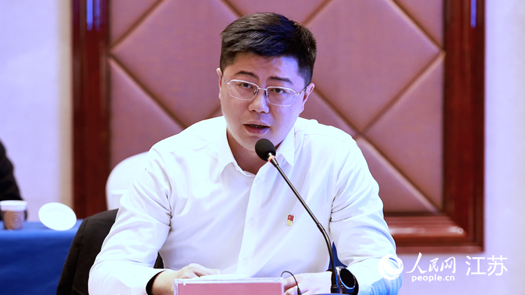 江苏瑞祥科技集团有限公司党委副书记徐良清在活动现场发言。人民网 梁明摄
