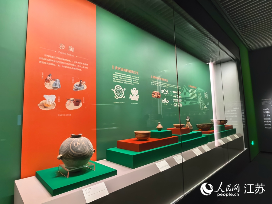 “纹章九州”双年展在苏州开展。人民网记者 王继亮摄