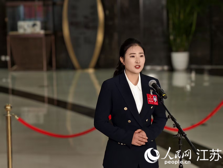 江苏省人大代表，灌南县堆沟港镇平桥村党总支书记、村委会主任马敏粉。人民网记者 马晓波摄