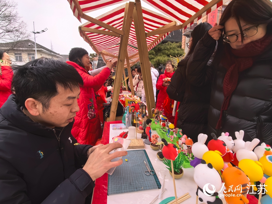 市民游客參加非遺體驗、趣味打卡活動。人民網記者 王繼亮攝