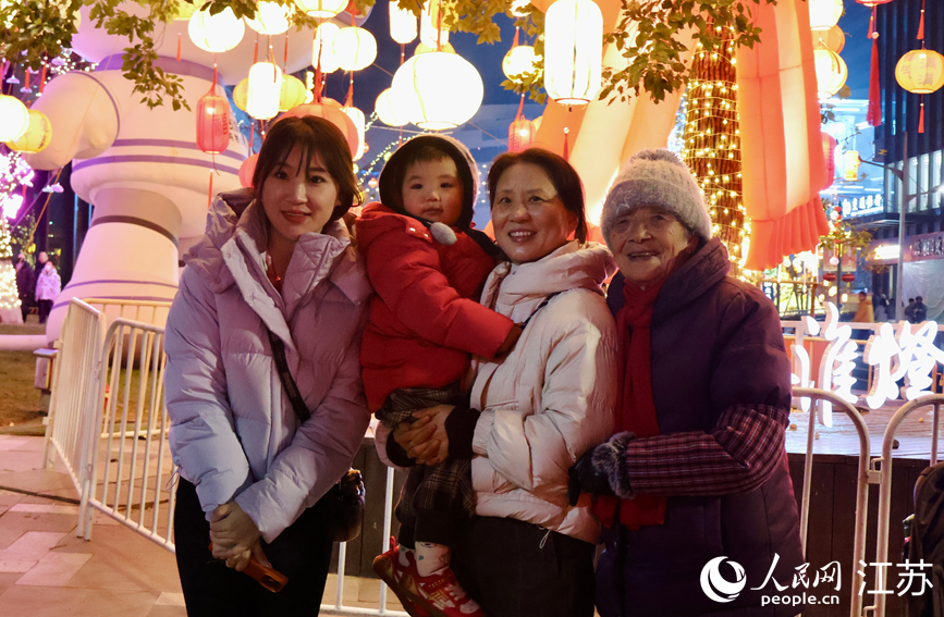 市民游客現場打卡。