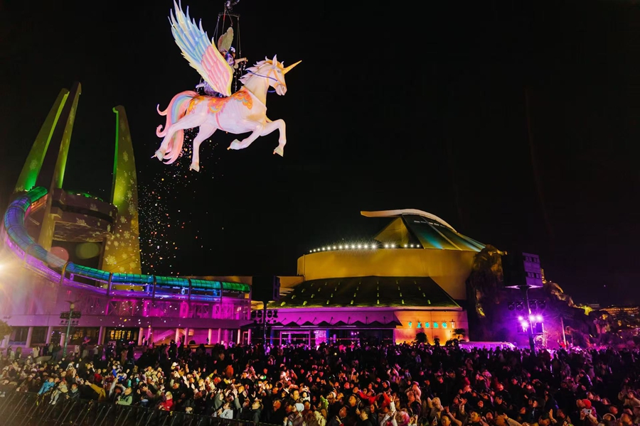 中華恐龍園高空火焰秀·凌空馭火盛典。常州市委網信辦供圖