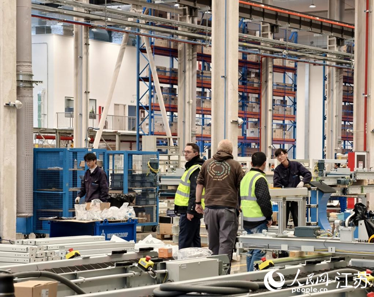 伯曼公司——这座太仓第500家德企内，中德员工并肩协作、携手工作。人民网记者 马晓波摄