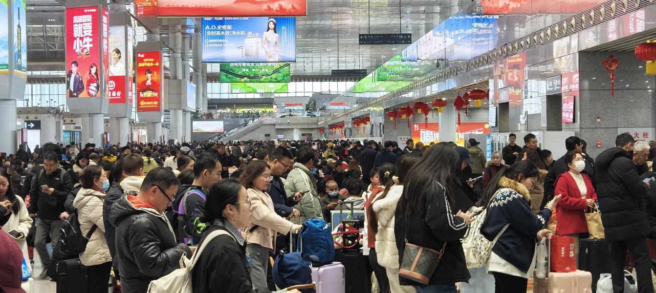 旅客在南京南站候車。江蘇省鐵路集團供圖