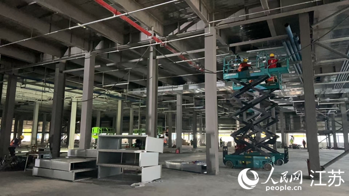 水产品深加工项目设备进厂。人民网记者 王丹丹摄