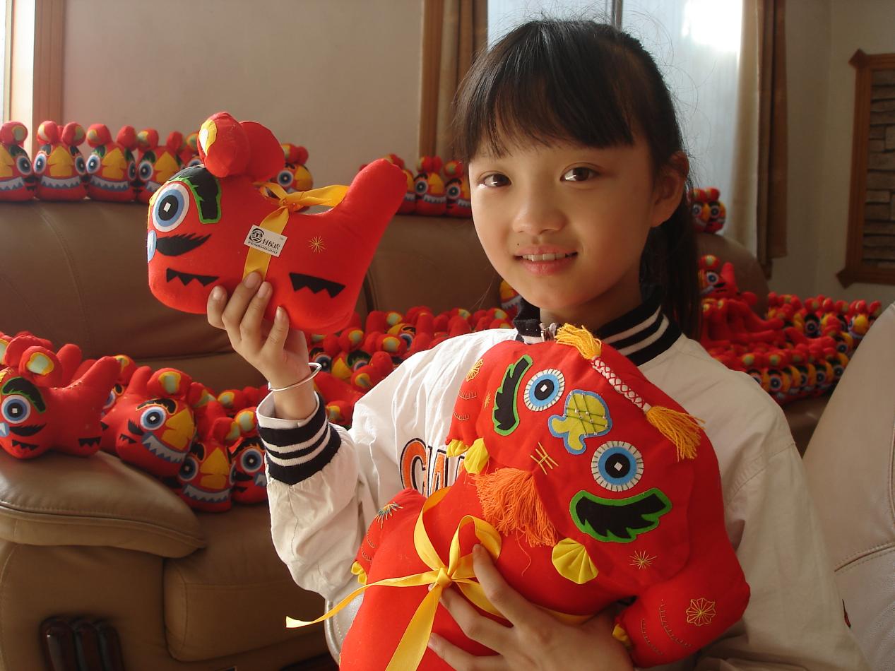 沛县封侯虎是当地孩子们的玩偶。朱桂金摄