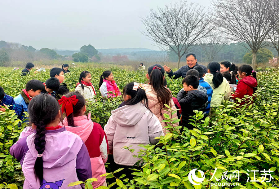 参加研学活动的学生们。人民网记者 王丹丹摄