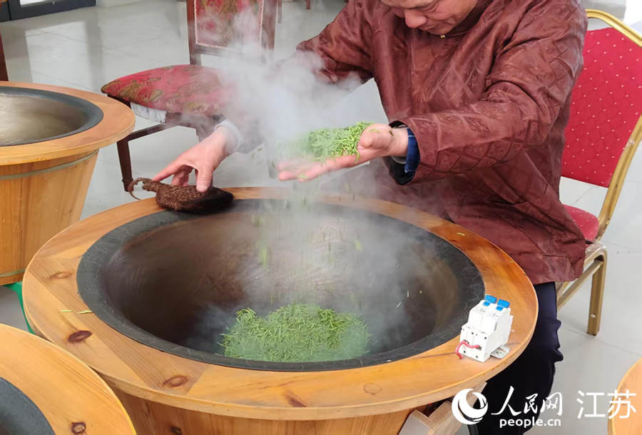 雨花茶制作技艺。人民网记者 王丹丹摄