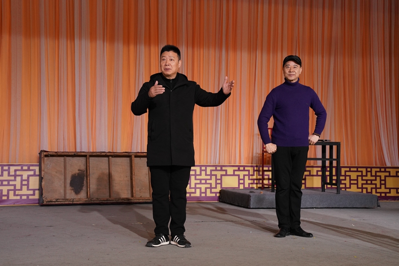 为进京展演，王雷等曲艺工作者加紧排练。丁嘉怡摄