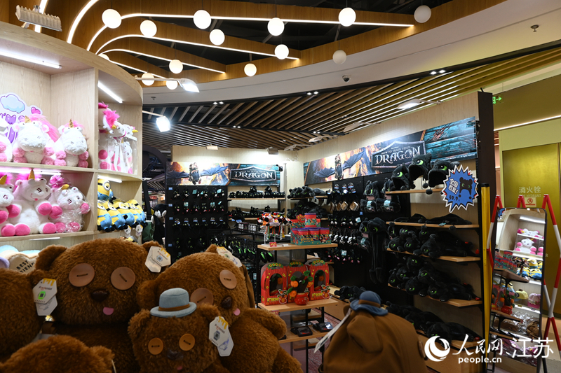 “元隆元创”华东首店位于徐州核心商业街区。 人民网记者 鞠峰摄