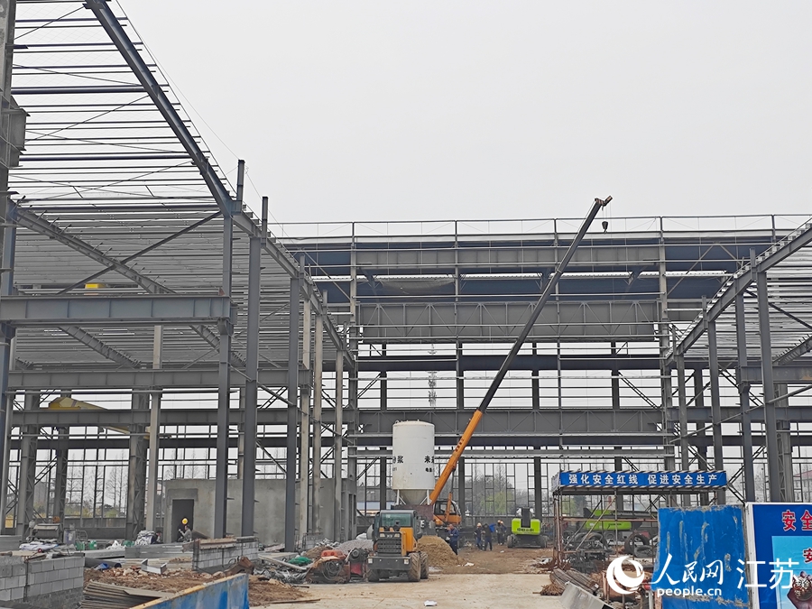 益德海洋工程的新项目厂房完成外部钢架结构。人民网 李欣阳摄