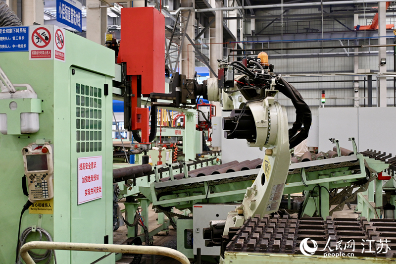 小径短直管流水线。人民网 李静晔摄