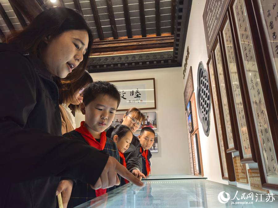 小学生参观张謇祖居。人民网记者 王继亮摄